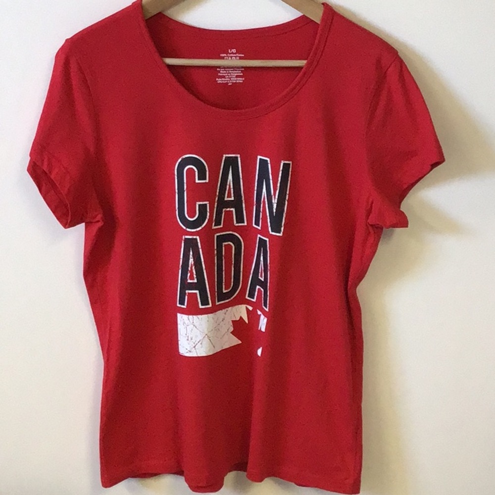Red CANADA tshirt, crackle in letters & maple leaf